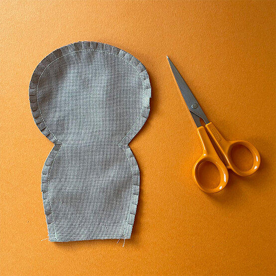 how%2Dto%2Dsew%2Da%2Ddoll%5Fstep%2D2b.jpg?sw=554&q=85