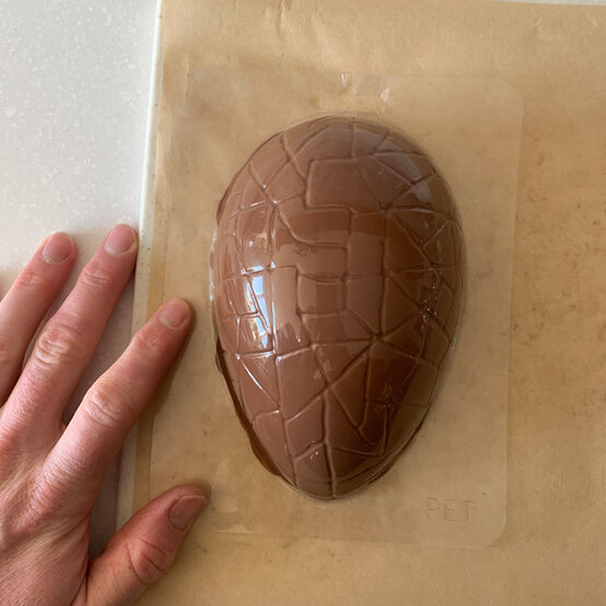 idea_how-to-make-a-chocolate-egg-cheesecake_step4.jpg?sw=554&q=85