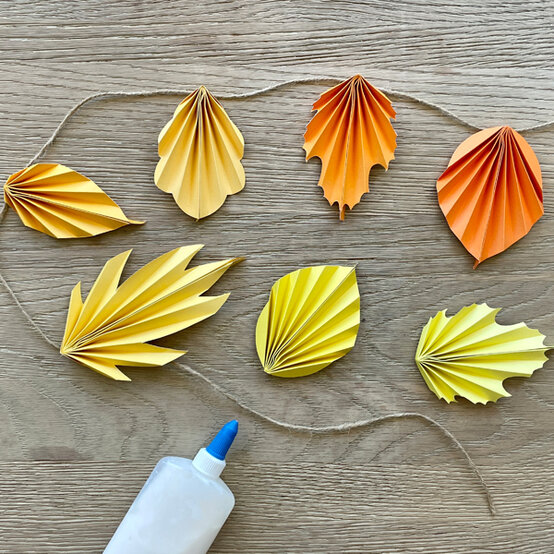 idea_how-to-make-leaf-garland_step4.jpg?sw=554&q=85