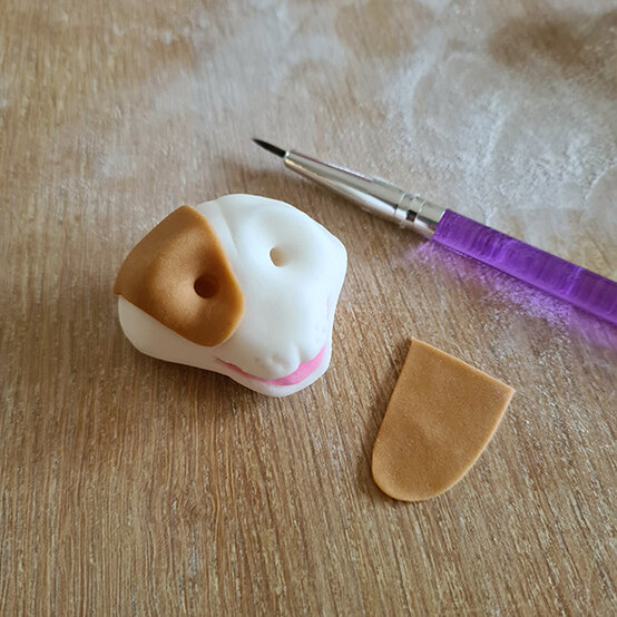 How-to-Make-a-Platinum-Jubilee-Showstopper-Cake_Step25a.jpg?sw=554&q=85