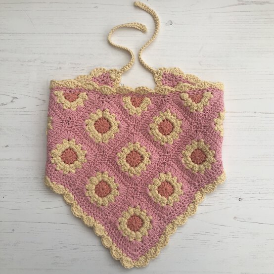 make_your_own_daisy_bandana_4.jpg?sw=554&q=85