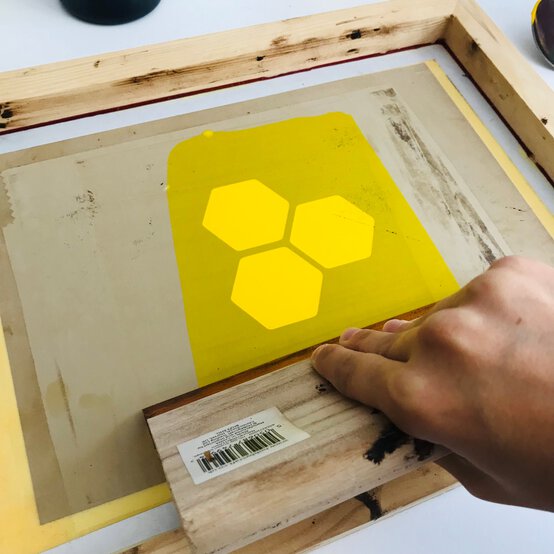 screen-printing-step-5_2.jpg?sw=554&q=85