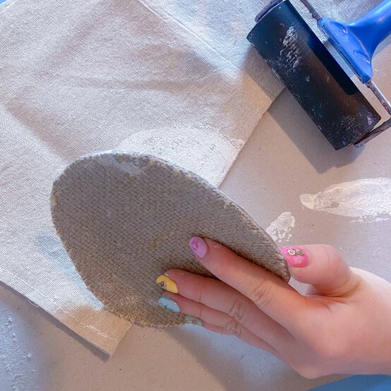 Idea_how-to-make-a-lino-print-stocking_step9c.jpg?sw=554&q=85