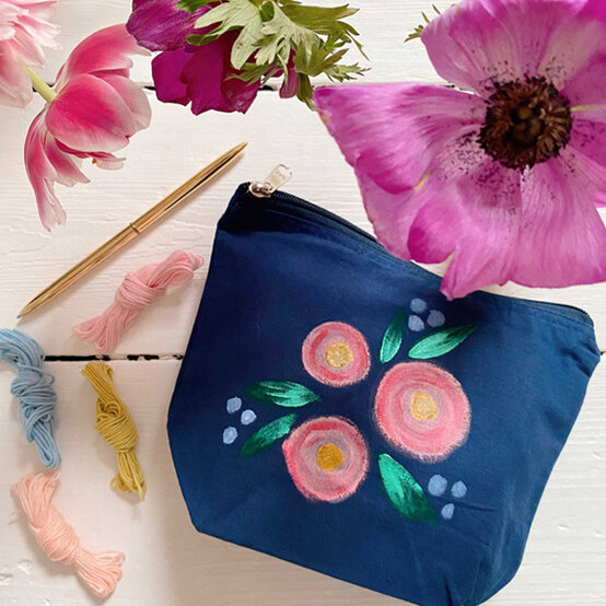 idea_mothers-day-gifts_pouch.jpg?sw=554&q=85