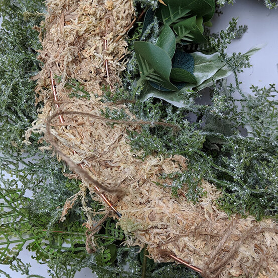 fresh-floral-wreath-step13.jpg?sw=554&q=85