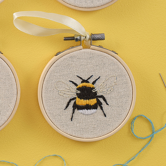 Idea%5Fhow%2Dto%2Dmake%2Dan%2Dembroidery%2Dkit%5Fbee.png?sw=554&q=85