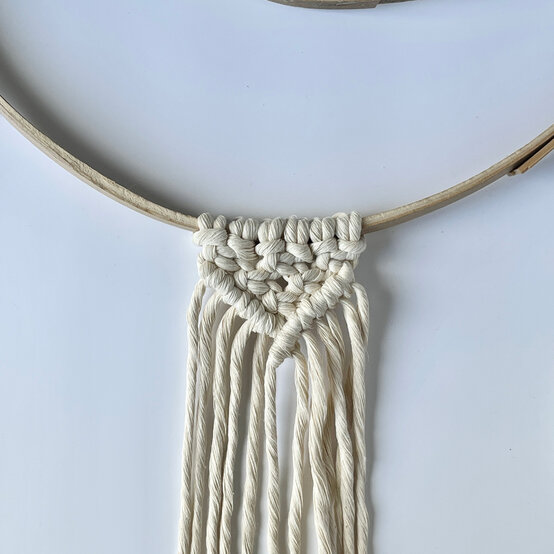 xmasmacramewreath_step-5.jpg?sw=554&q=85