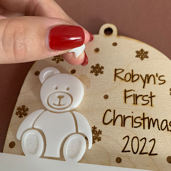 idea_Glowforge-First-Christmas-Snowglobe_Step12d.jpg?sw=554&q=85