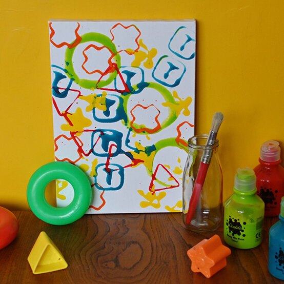 art-ideas-to-do-with-your-baby26.jpg?sw=554&q=85