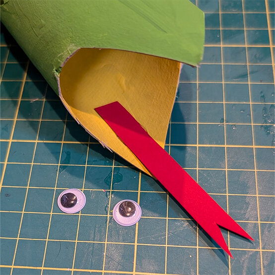 how%2Dto%2Dmake%2Da%2Dcraft%2Droll%2Dsnake%5Fstep%2D3b.jpg?sw=554&q=85