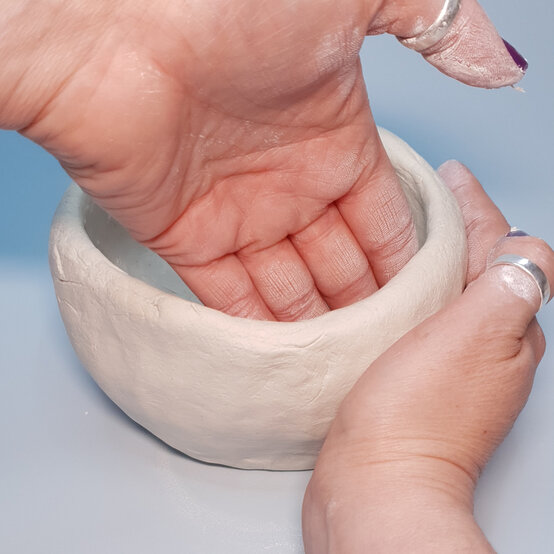 Idea_how-to-make-a-yarn-bowl-with-air-drying-clay_step2e.jpg?sw=554&q=85