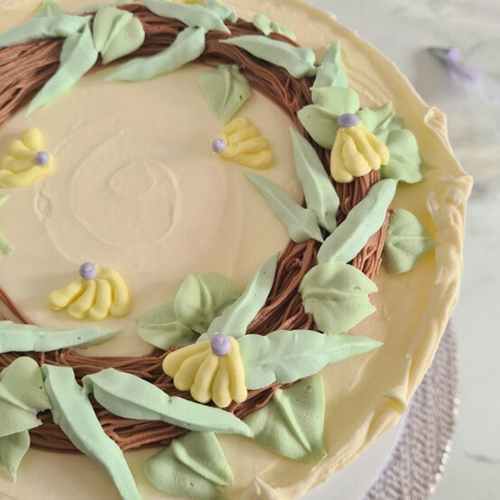 idea%5Feaster%2Dfloral%2Dwreath%2Dcake%5Fstep%2D13.jpg?sw=554&q=85