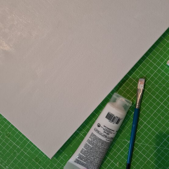 cricut-diy-birthday-guessing-game-step-1.jpeg?sw=554&q=85