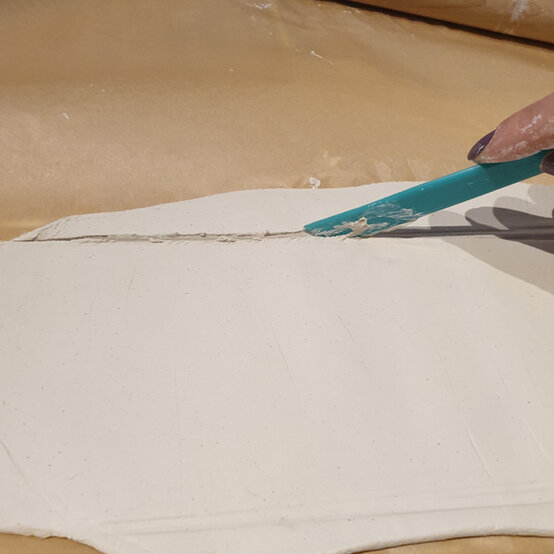 idea_messy-crafts-for-kids-pots_step2c.jpg?sw=554&q=85