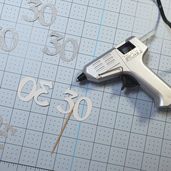 cupcake_topper_step_25_a.jpg?sw=554&q=85