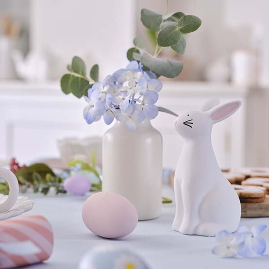 ideas%5Feaster%2Dhamper%2Dideas%5Fceramic%2Dbunny.jpg?sw=554&q=85