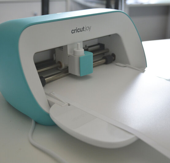 robynspartywallhangingstep6.jpg?sw=554&q=85