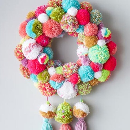 pom-pom-tassel-wreath.jpg?sw=554&q=85