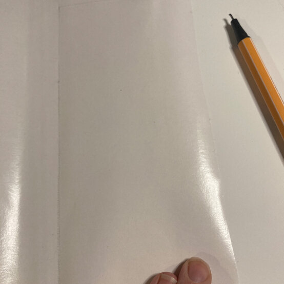 idea_customise-a-phone-case-with-diamond-dotz_step2a.jpg?sw=554&q=85