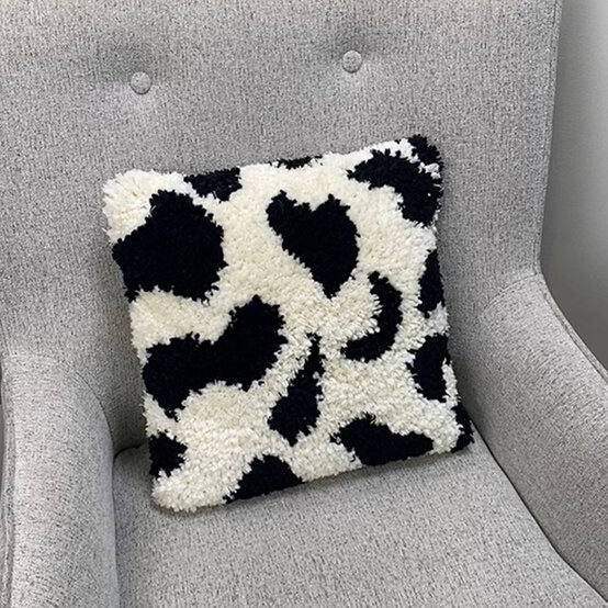 idea_get-started-in-latch-hook_cushion.jpg?sw=554&q=85