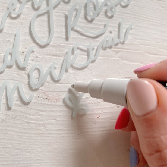 glass-lettering-step4.jpg?sw=554&q=85