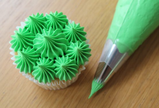 cupcake-christmas-tree2.jpg?sw=554&q=85