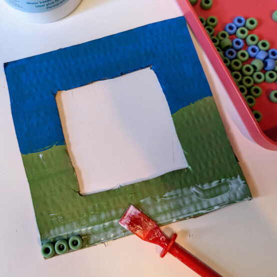 idea%5Fbeaded%2Dphoto%2Dframe%5Fstep%2D5.jpg?sw=554&q=85