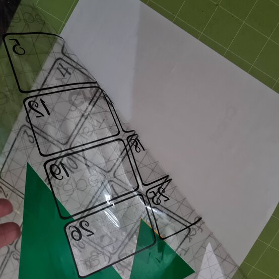 cricut-diy-birthday-guessing-game-step-3.3.jpeg?sw=554&q=85