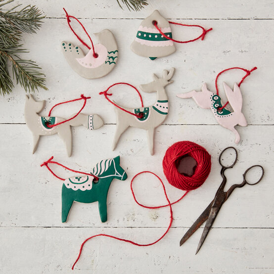 idea_easy-clay-christmas-decorations_christmas.jpg?sw=554&q=85