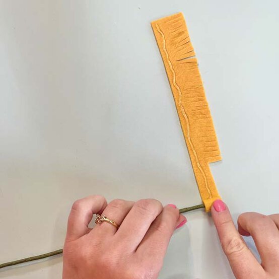 ideas%5Fhow%2Dto%2Dmake%2Dpipe%2Dcleaner%2Dand%2Dfelt%2Dflowers%5Fpeony%5F9.jpg?sw=554&q=85