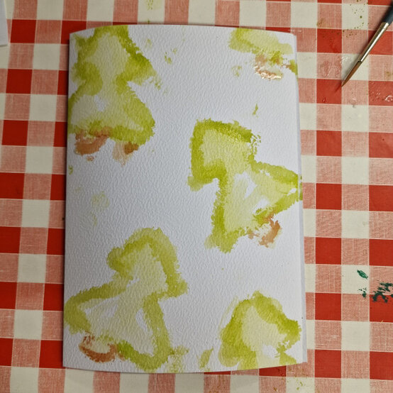 idea%5Feasy%2Dwatercolour%2Dchristmas%2Dcard%5Fstep%2D05.jpg?sw=554&q=85