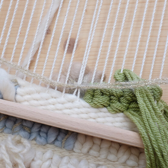 how_to_make_-a_floral_weave_28.jpg?sw=554&q=85