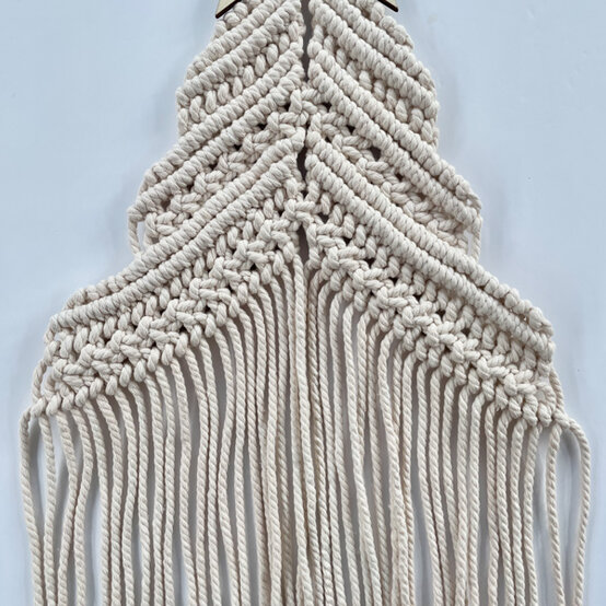 idea%5Fmacrame%2Dchristmas%2Dtrees%5Fstep17.jpg?sw=554&q=85