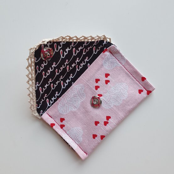 gift_card_fastening_9.3.jpg?sw=554&q=85