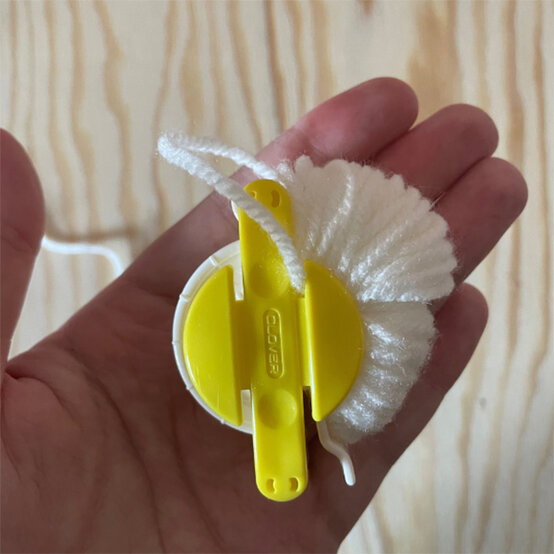 pom-pom-ghost-2c.jpg?sw=554&q=85