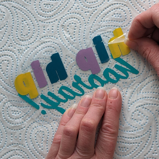 idea_cricut-how-to-make-a-shaker-cake-topper_step5a.jpg?sw=554&q=85