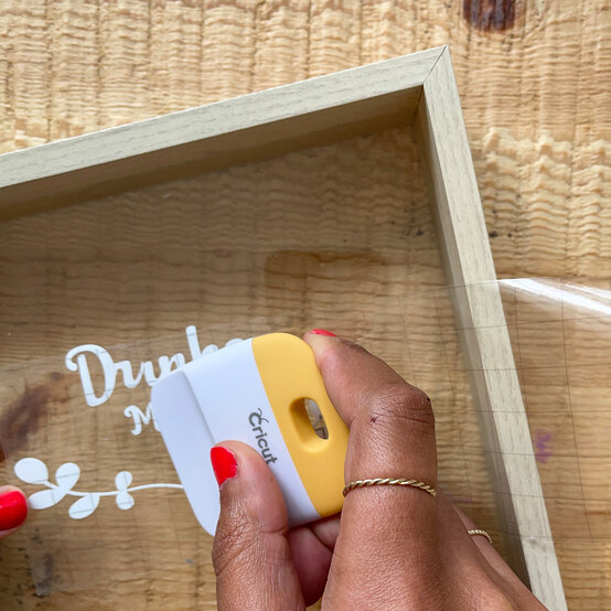 cricut_how_to_make_a_painted_bar_sign_6.-cricut-bar-sign.jpg?sw=554&q=85