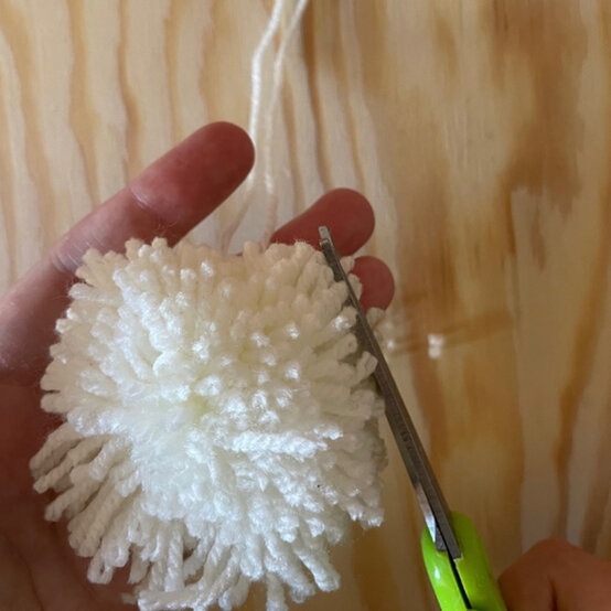 pom-pom-ghost-5a.jpg?sw=554&q=85