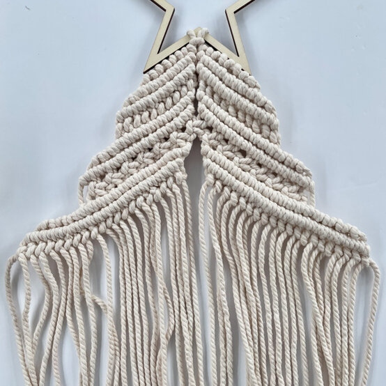 idea%5Fmacrame%2Dchristmas%2Dtrees%5Fstep15.jpg?sw=554&q=85