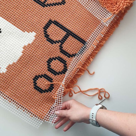 Idea_How-to-Make-a-Halloween-Latch-Hook-Rug-step-4.jpg?sw=554&q=85