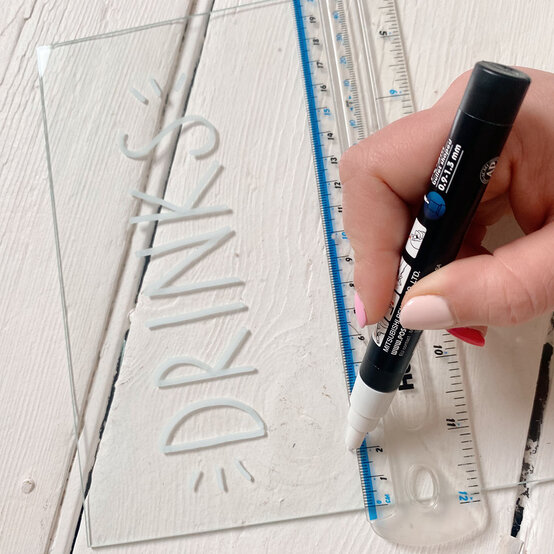 glass-lettering-step2.jpg?sw=554&q=85