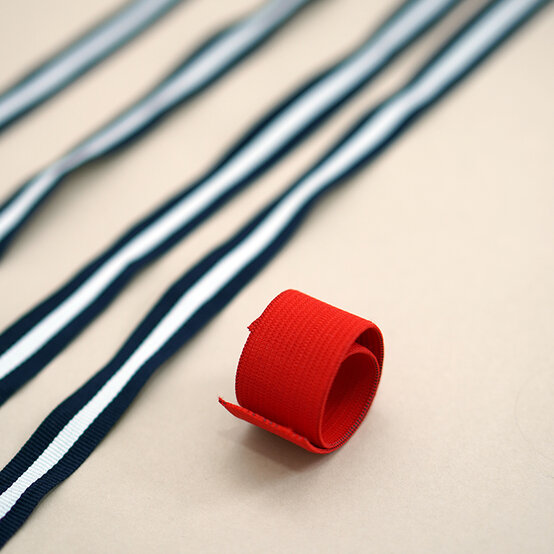 how-to-sew-a-craft-organiser_step4.jpg?sw=554&q=85