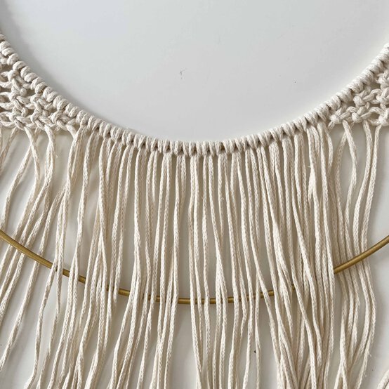 Idea_how-to-make-a-christmas-macrame-wreath_step11a.jpg?sw=554&q=85