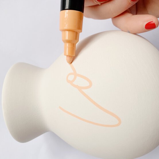 3-ways-to-decorate-vases-13.jpg?sw=554&q=85