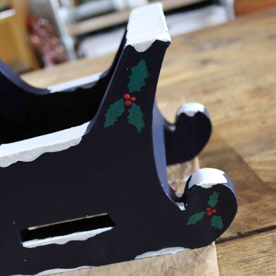 handpainted-christmas-sleigh_step5.jpg?sw=554&q=85