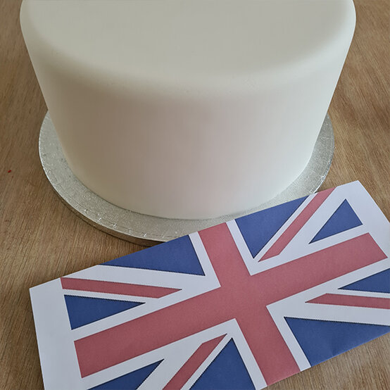 How-to-Make-a-Platinum-Jubilee-Showstopper-Cake_Step16a.jpg?sw=554&q=85