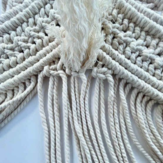 idea%5Fmacrame%2Dchristmas%2Dtrees%5Fstep26.jpg?sw=554&q=85