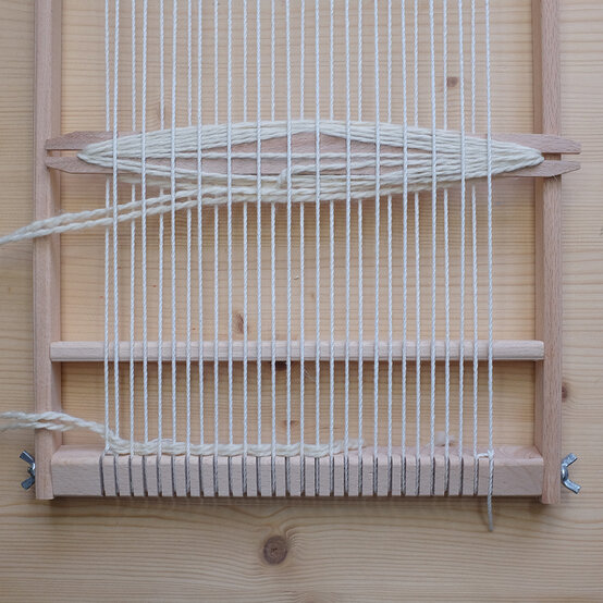 how_to_make_-a_floral_weave_05.jpg?sw=554&q=85