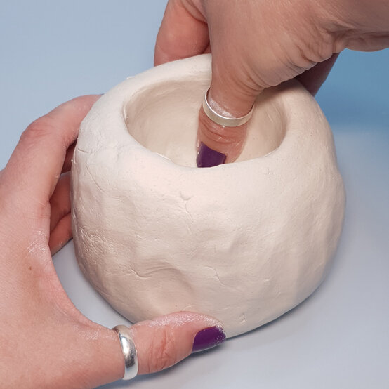 Idea_how-to-make-a-yarn-bowl-with-air-drying-clay_step2d.jpg?sw=554&q=85