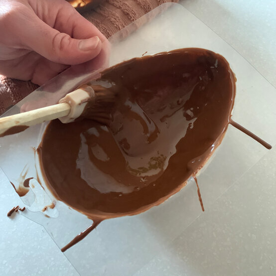 idea_how-to-make-a-chocolate-egg-cheesecake_step5.jpg?sw=554&q=85